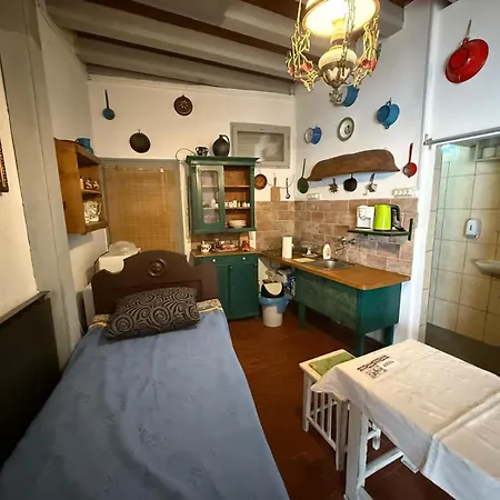 Céh-vár-lak Apartamento